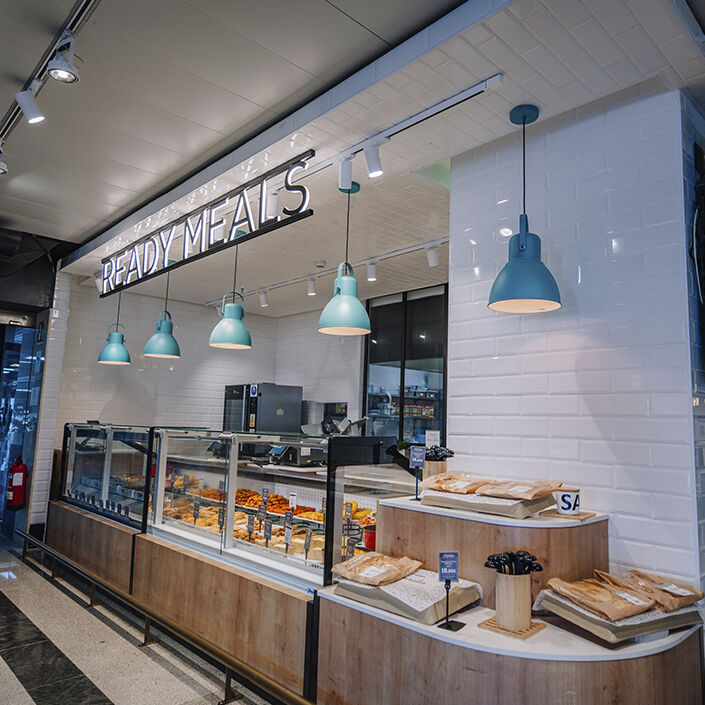 Grocery store premade food bar